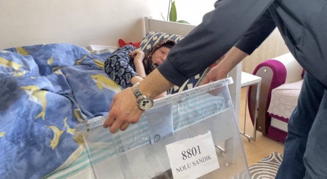 Kırklarelinde engelli veya hastalar “seyyar sandık” ile oyunu kullandı