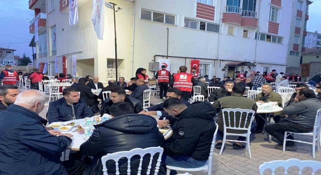 Kuluda Kızılaydan 150 kişiye iftar yemeği