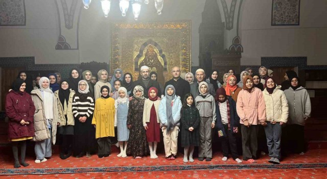 Kuran kursu öğrencileri tarihi camide iftar açtı
