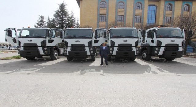 Kütahya İl Genel Meclisi Başkanı Muammer Özcura: 8 yeni kamyon Özel İdaremize güç katacak”
