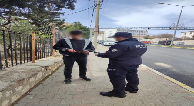 Mardinde polis ekipleri tarafından okul çevreleri ve servis araçları denetlendi