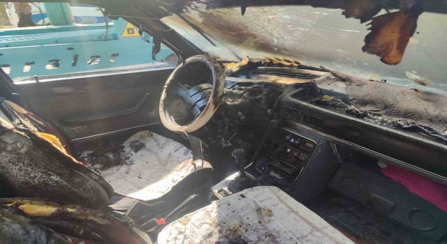 Mardinde seyir halindeki otomobil yandı