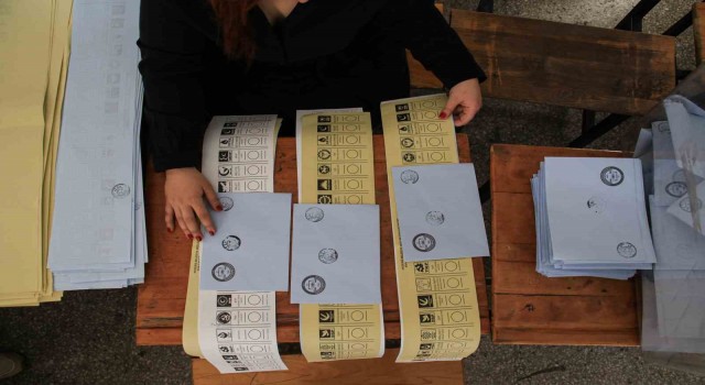 Mersinde Mahalli İdareler Seçimleri için oy verme işlemi başladı