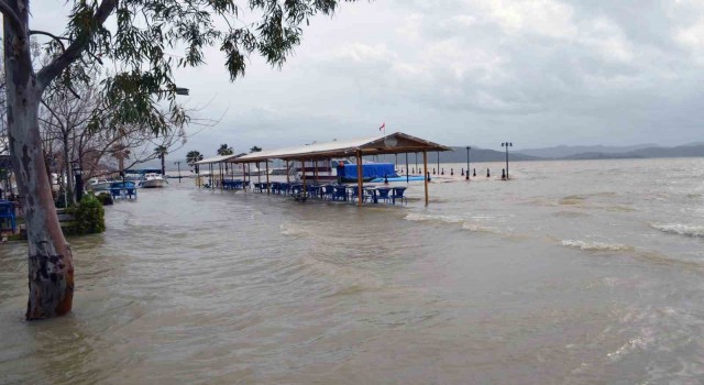 Meterolojiden Fethiye ve Seydikemere sel, dolu ve fırtına uyarısı