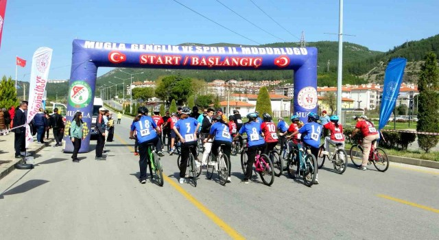 Muğlada okul sporları bisiklet yarışı düzenlendi