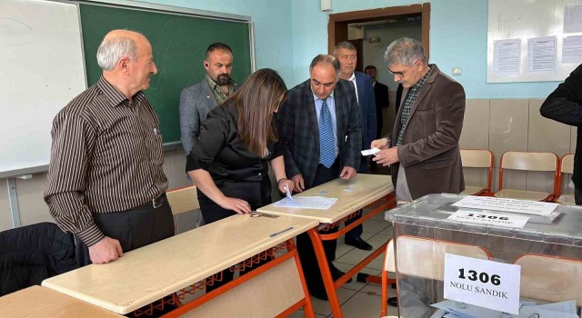 Niğde Valisi Cahit Çelik ve eşi oyunu kullandı