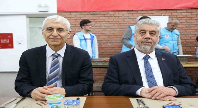 Öğrenciler için iftar yemeği verildi