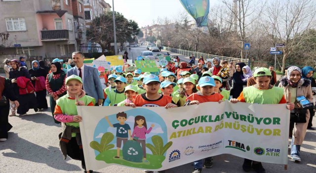 Öğrencilerden sıfır atık yürüyüşü