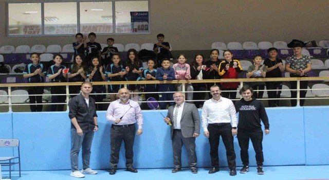 Okul Sporları ‘Badminton müsabakaları başladı