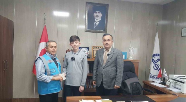 Ortaokul öğrencisi birincilik ödülünü Gazzeye bağışladı