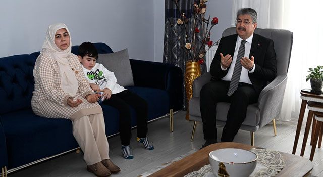 Osmaniye Valisi Şehit Polis Memurunun Ailesini Ziyaret Etti