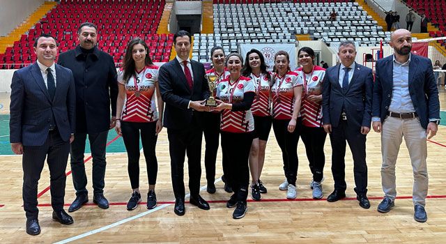 Osmaniye'de Evinin Sultanları Voleybol Turnuvası Sona Erdi