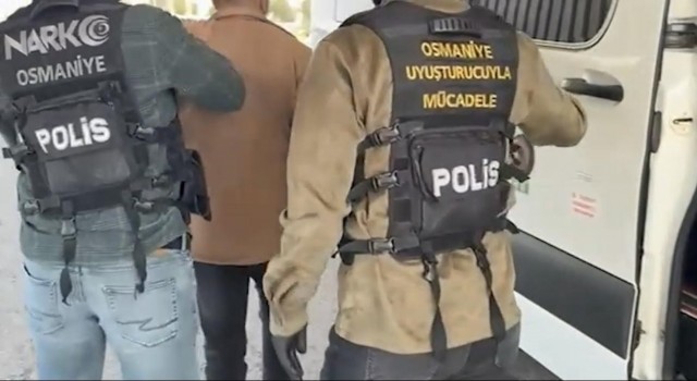 Osmaniyede yolcu minibüsünde 2 kilo 150  gram uyuşturucu ele geçirildi