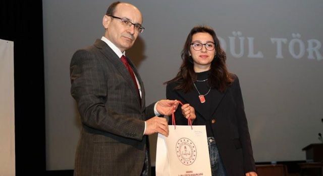 Osmaniyeli Lise Öğrencisi Mektup Yarışmasında Türkiye Birincisi Oldu