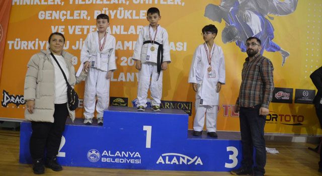 Osmaniyeli Sporculardan Jujitsu'da Madalya Yağmuru