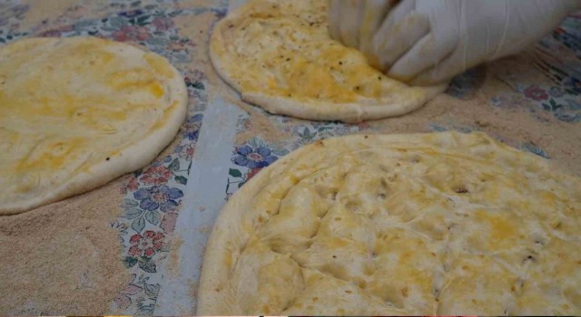Osmanlı mutfağının lezzeti, iftar sofralarının vazgeçilmezi: Ramazan pidesi