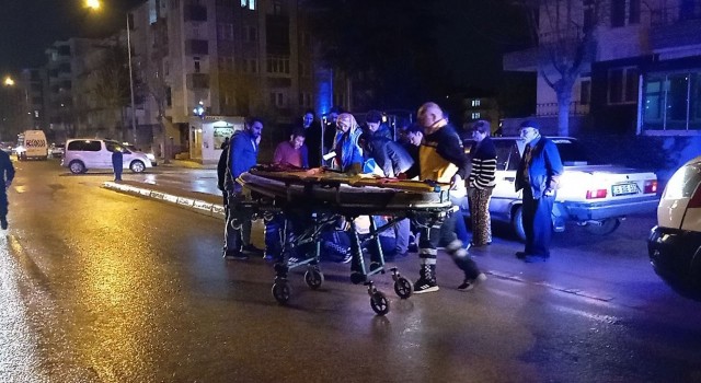 Otomobilin çarptığı yaya hastaneye kaldırıldı