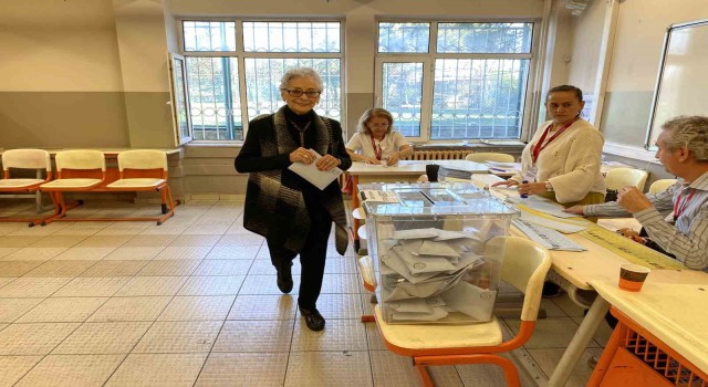 Oyuncu Tülin Oral oyunu Beşiktaşta kullandı