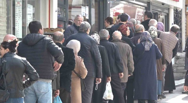 (Özel) Pide kuyruğu değil, kıyma ve et kuyruğu