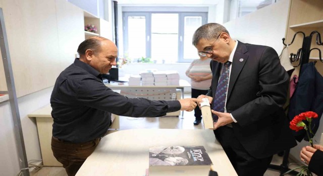 Rektör Kutluhan, Prof. Dr. Fuat Sezgin Kütüphanesini ziyaret etti