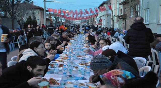 Sazova Mahallesinin Mevlid-i Şerif programı binlerce kişinin katılımıyla gerçekleştirildi