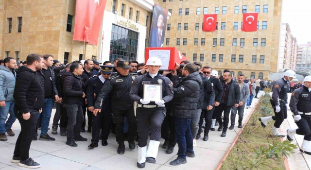 Şehit polis memurunun naaşı silah arkadaşları tarafından Denizliye uğurlandı
