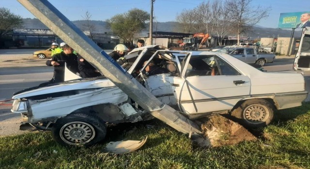 Seydikemerde trafik kazası; 1 ölü, 1 yaralı