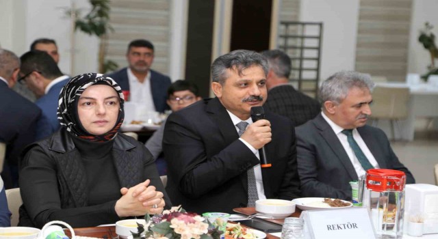 Siirt Üniversitesi akademisyenleri iftarda bir araya geldi