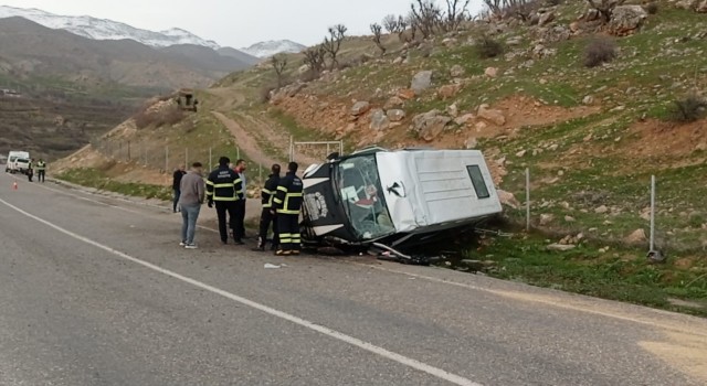 Siirtte öğrenci minibüsü devrildi: 1 ölü, 6 yaralı