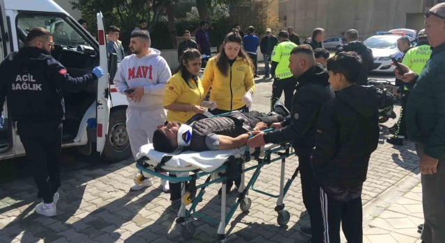 Sökede iki motosikletler çarpıştı: 2 yaralı