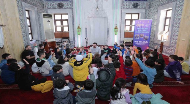 Sultangazili Çocuklar Sertaç Abi ile cami buluşmalarında bir arada