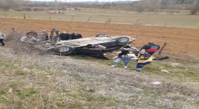 Takla atan otomobilin sürücüsü yaralandı