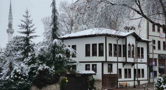 Tarihi kent Martta beyaz örtüyle kaplandı