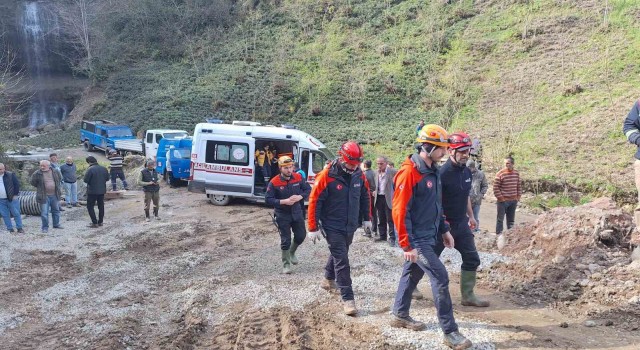 Trabzonda göçük altında kalarak hayatlarını kaybeden işçilerin kimlikleri belirlendi