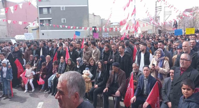 Tutakın ilk kadın adayı partililerle buluştu