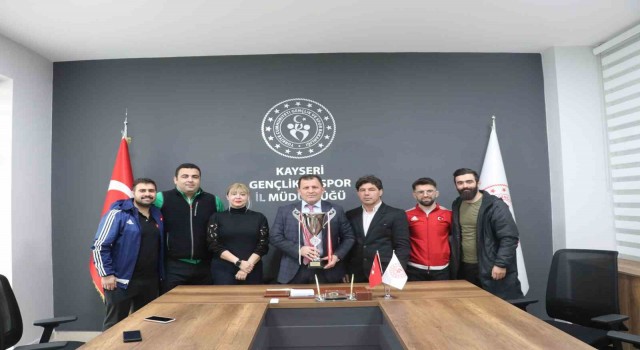 Üst üste 3 yıldır Türkiye şampiyonu oldular
