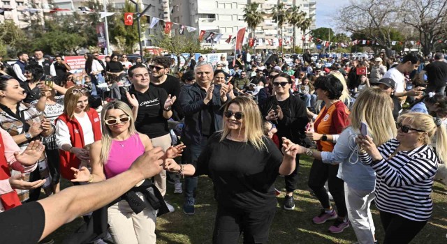 Uysal, patili dostlar için düzenlenen konsere katıldı