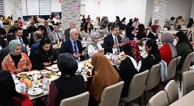 Vali Yılmaz, Öğrencilerle İftar Yaptı