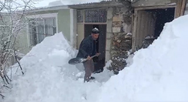 Vanda 96 yerleşim yerinin yolu ulaşıma kapandı