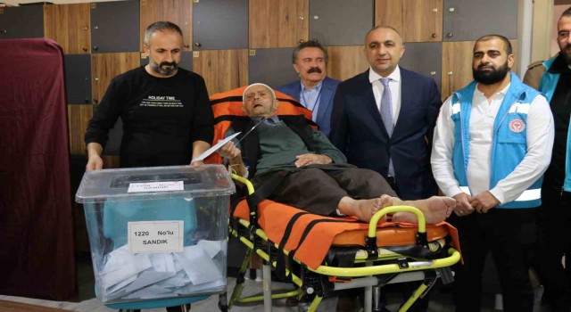 Vandaki hastalar oylarını sedye üzerinde kullandı