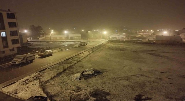 Vartoda kar yağışı: 20 köy yolu ulaşıma kapandı