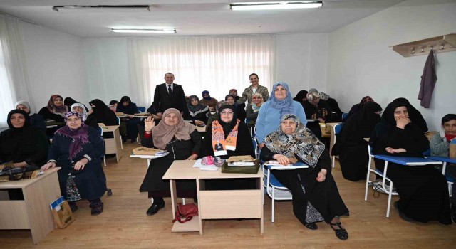 Yalovada öğrenmenin yaşı yok diyen kadınlar artık okur-yazar