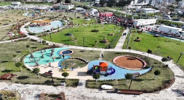 Yaraların sarıldığı Hatayda Büyükşehir Belediyesi tarafından 2 parkın açılışı gerçekleştirildi