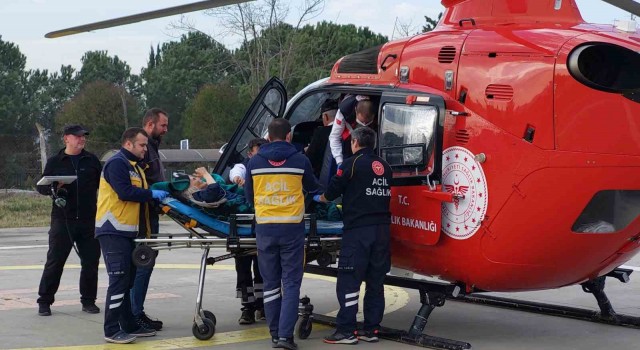 Yaşlı kadın ambulans helikopterle hastaneye sevk edildi