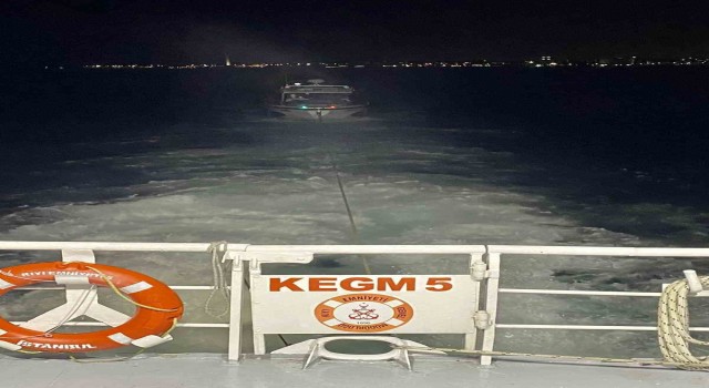 Yeşilköy açıklarında makine arızası yapan tekne sürüklendi, 3 kişi kurtarıldı