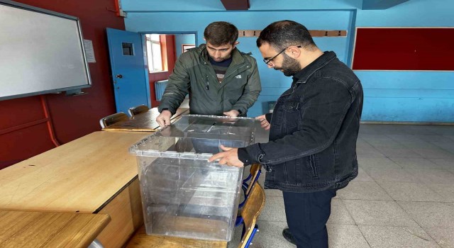 Yüksekovada sandıklar okullara yerleştirildi