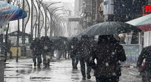 Yüksekovada yoğun kar yağışı