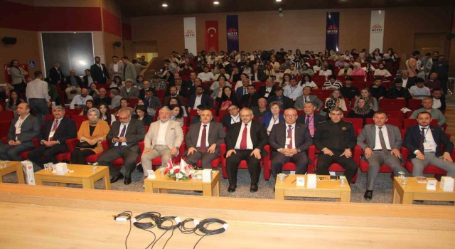 10 ülkeden 77 bilim insanının katıldığı İrfan Geleneği sempozyumu başladı