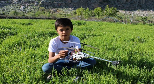 14 yaşındaki çocuk geri dönüşüm malzemeleriyle teknolojik aletler yaptı