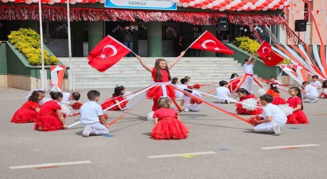 23 Nisada Gölcük renkli görüntüler sahne oldu